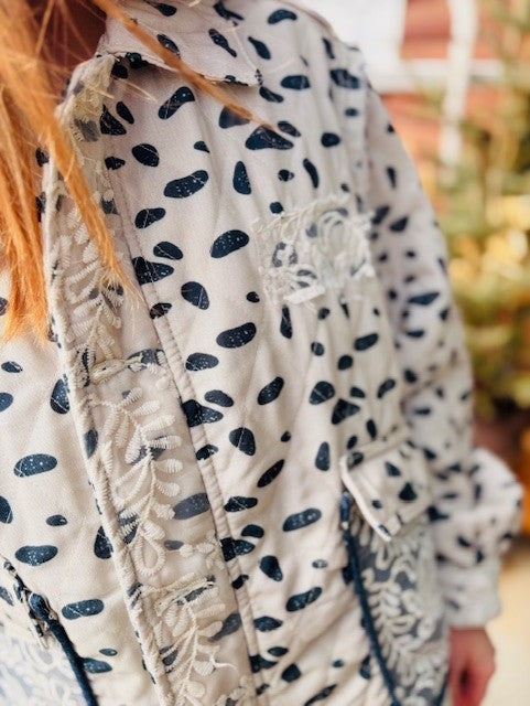 Long Sleeve Elbow Patch Overlaid Lace Quilted Woven Jacket | Oatmeal Multi