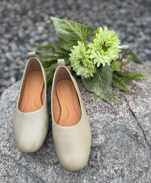Beca Slip On