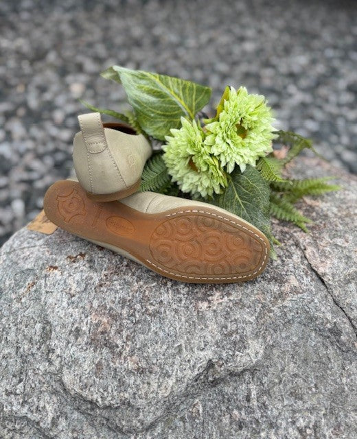 Beca Slip On